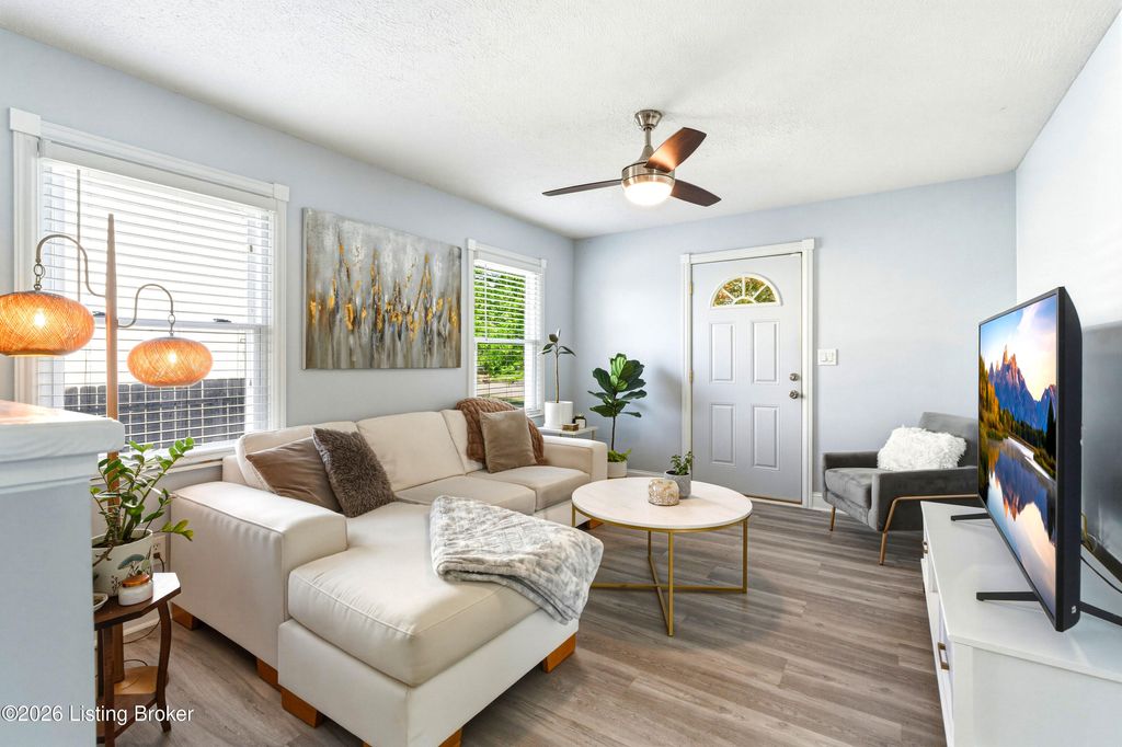 Photo of 3826 Staebler Ave, Louisville, KY 40207 (MLS # 1715030)