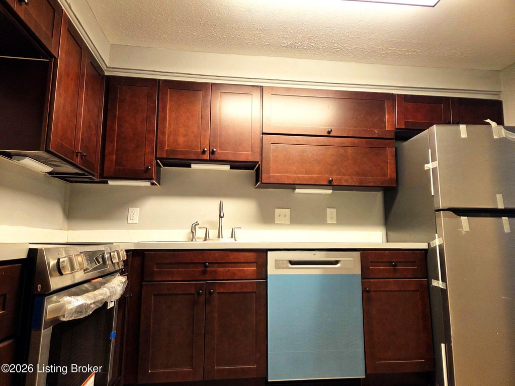 Photo of 1815 Gardiner Ln #APT K82, Louisville, KY 40205 (MLS # 1729270)