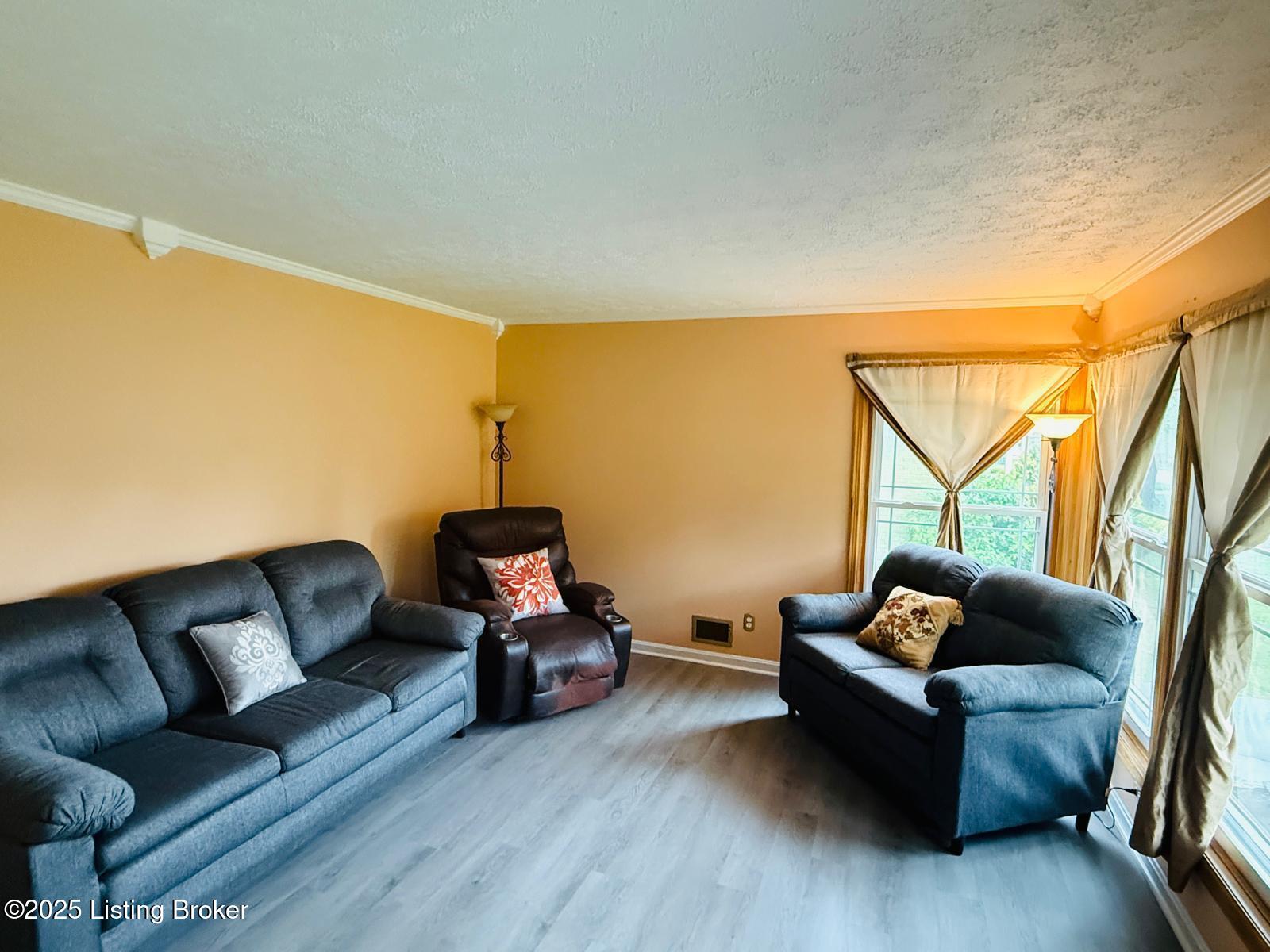 3608 Nellie Bly Dr, Louisville, Pennsylvania image 4