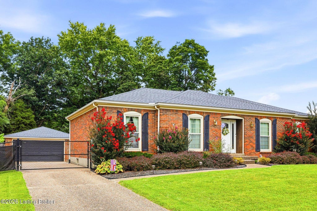 Photo of 8505 Michael Edward Dr, Louisville, KY 40291 (MLS # 1727920)
