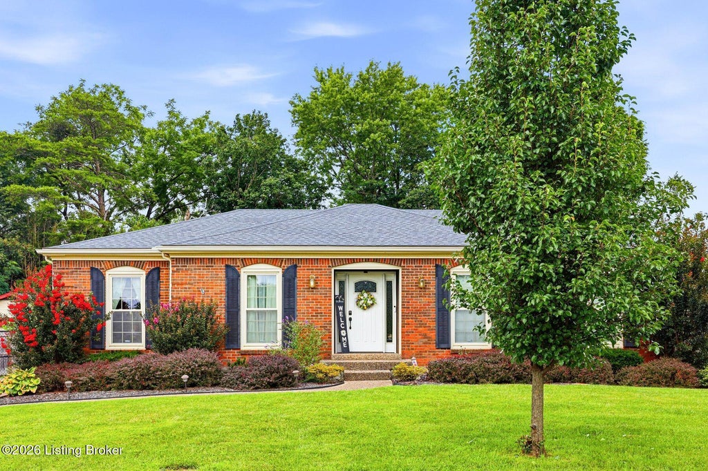Photo of 8505 Michael Edward Dr, Louisville, KY 40291 (MLS # 1727920)