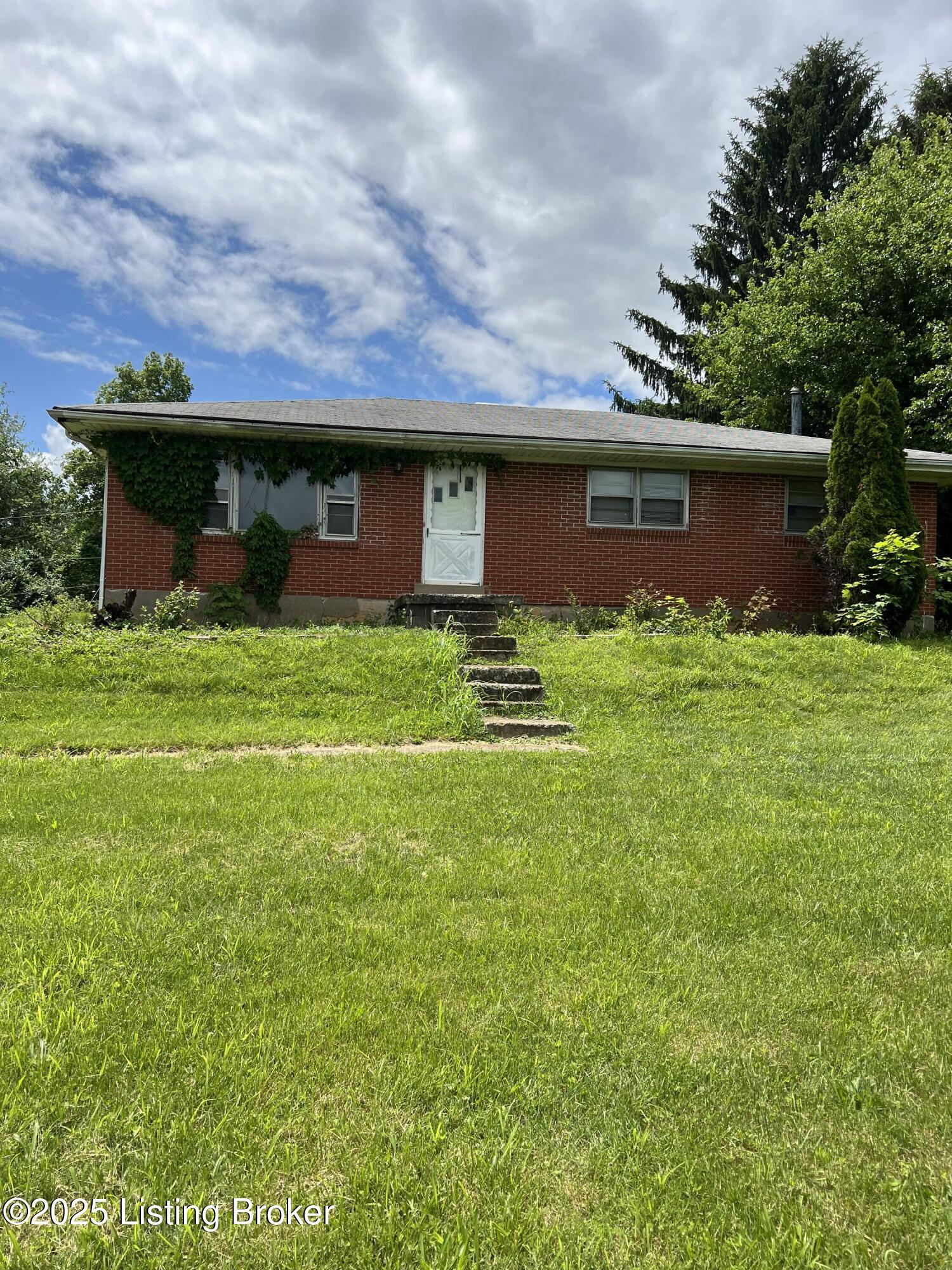 2040 Cox Ln, La Grange, Pennsylvania image 2