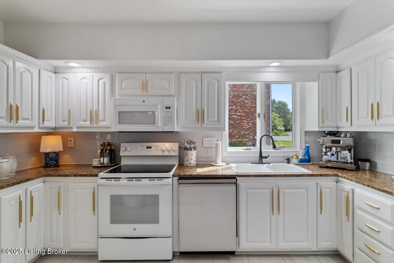 1813 Chaucer Ct, Louisville, Kentucky image 10