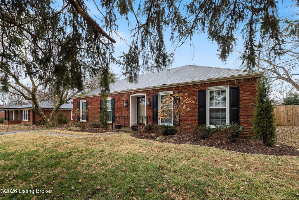 Photo of 1618 Ormsby Ln, Louisville, KY 40222 (MLS # 1707805)
