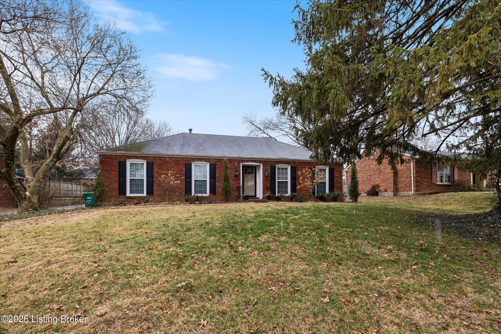 Photo of 1618 Ormsby Ln, Louisville, KY 40222 (MLS # 1707805)