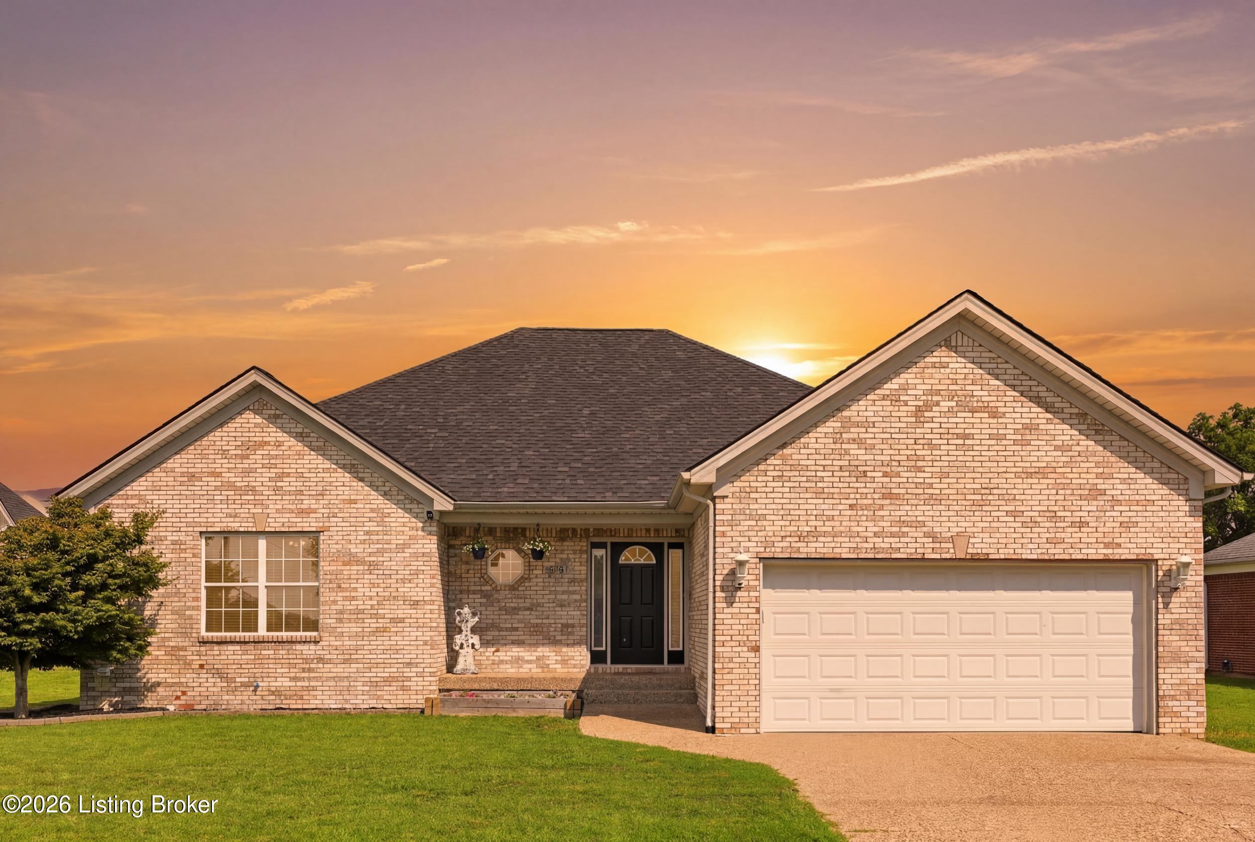 Photo 1 of 54 — 1590 Stringer Ln, Mt Washington, KY 40047