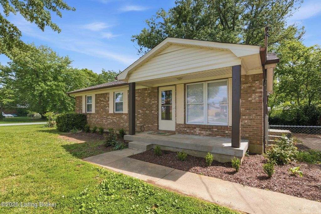 Photo of 163 Kimberly Dr, Mt Washington, KY 40047 (MLS # 1715950)
