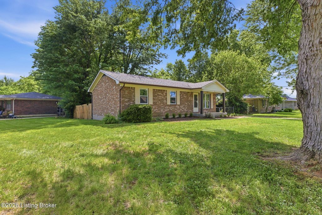 Photo of 163 Kimberly Dr, Mt Washington, KY 40047 (MLS # 1715950)