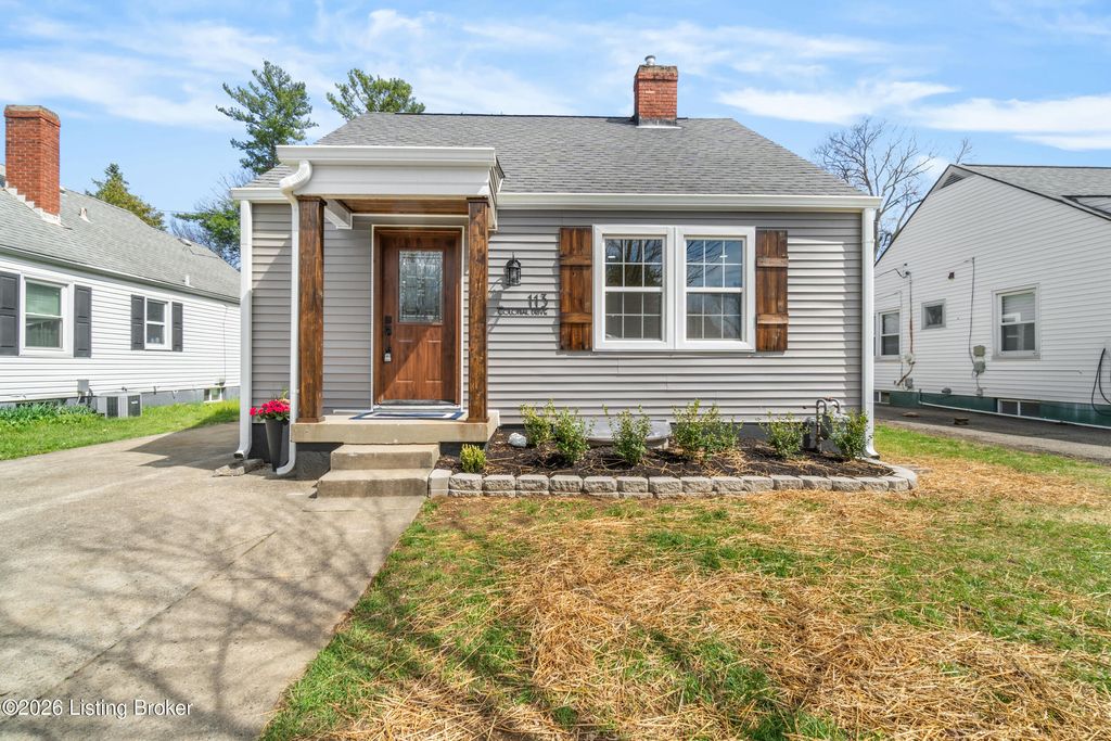 Photo of 113 Colonial Dr, Louisville, KY 40207 (MLS # 1712322)