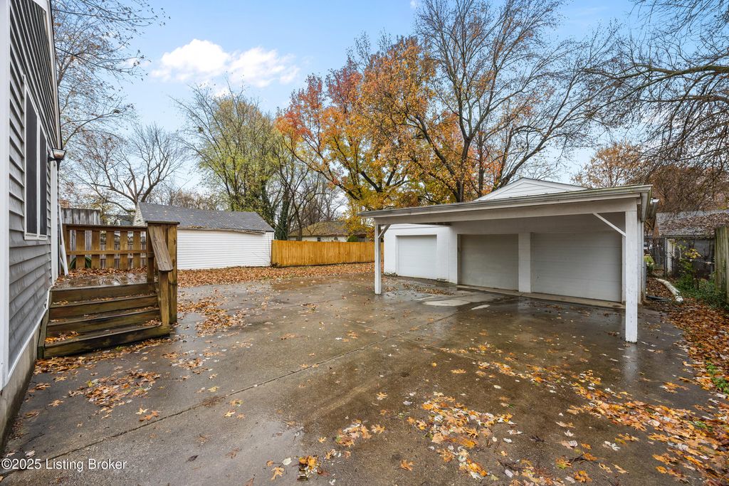 Photo of 4905 Feys Dr, Louisville, KY 40216 (MLS # 1703449)