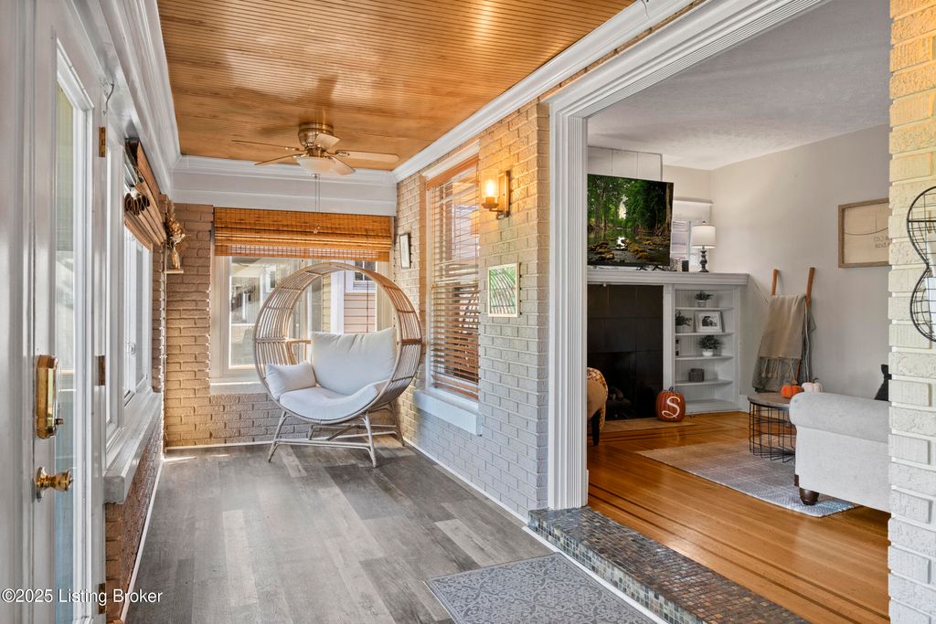 Photo of 1304 Lydia St, Louisville, KY 40217 (MLS # 1701871)