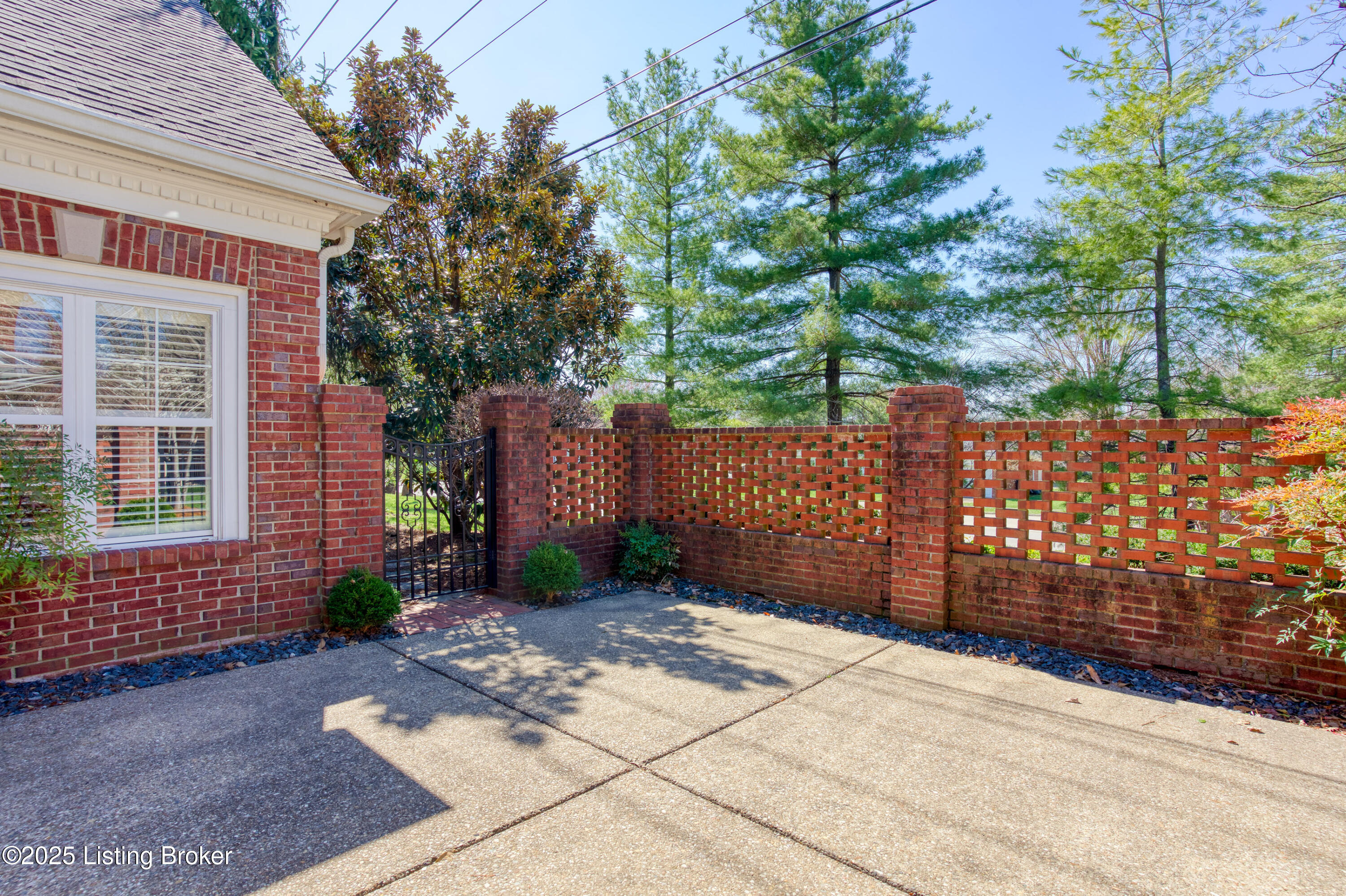 5916 Ashwood Bluff Dr, Louisville, Kentucky image 47