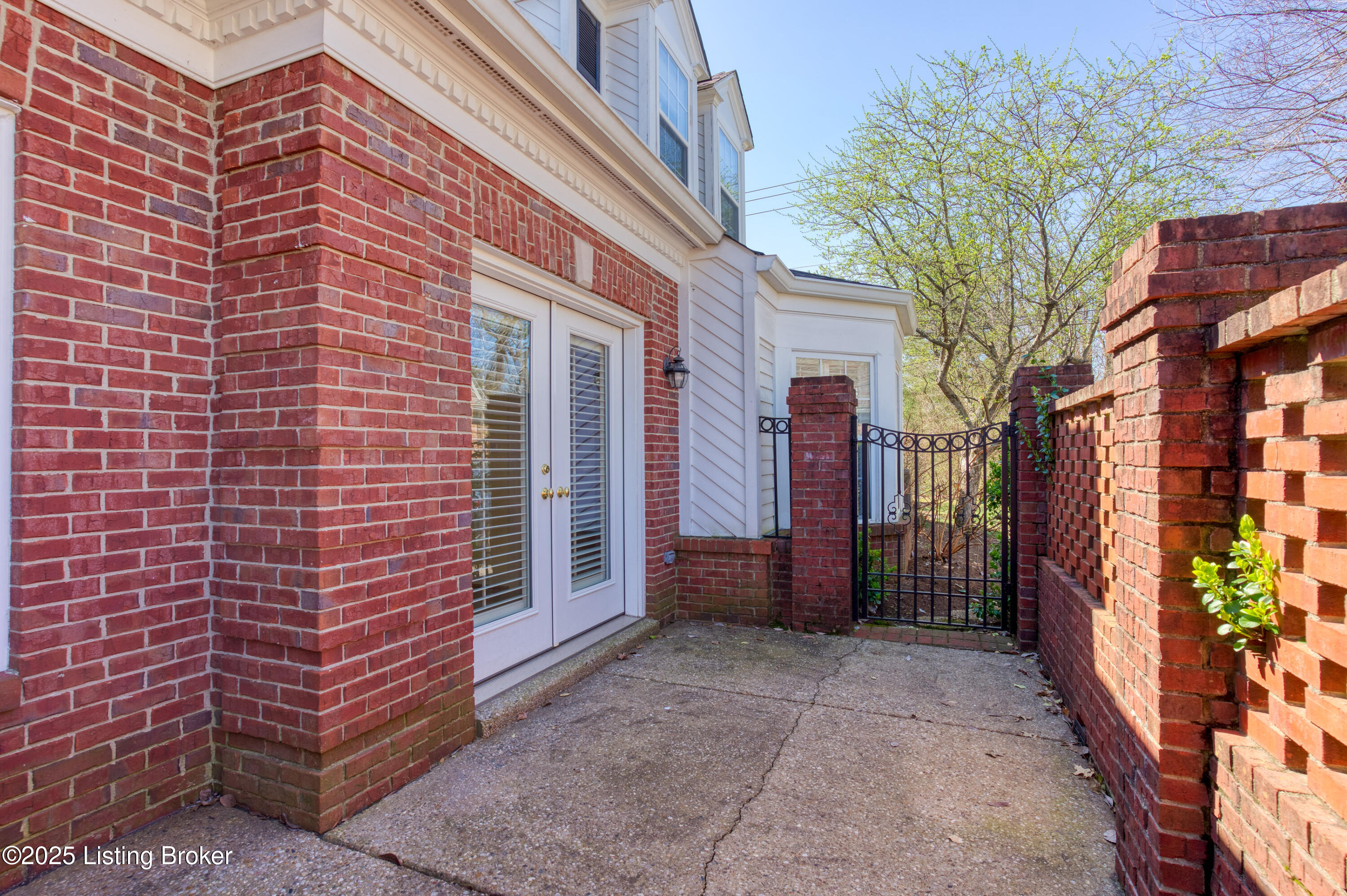 5916 Ashwood Bluff Dr, Louisville, Kentucky image 45