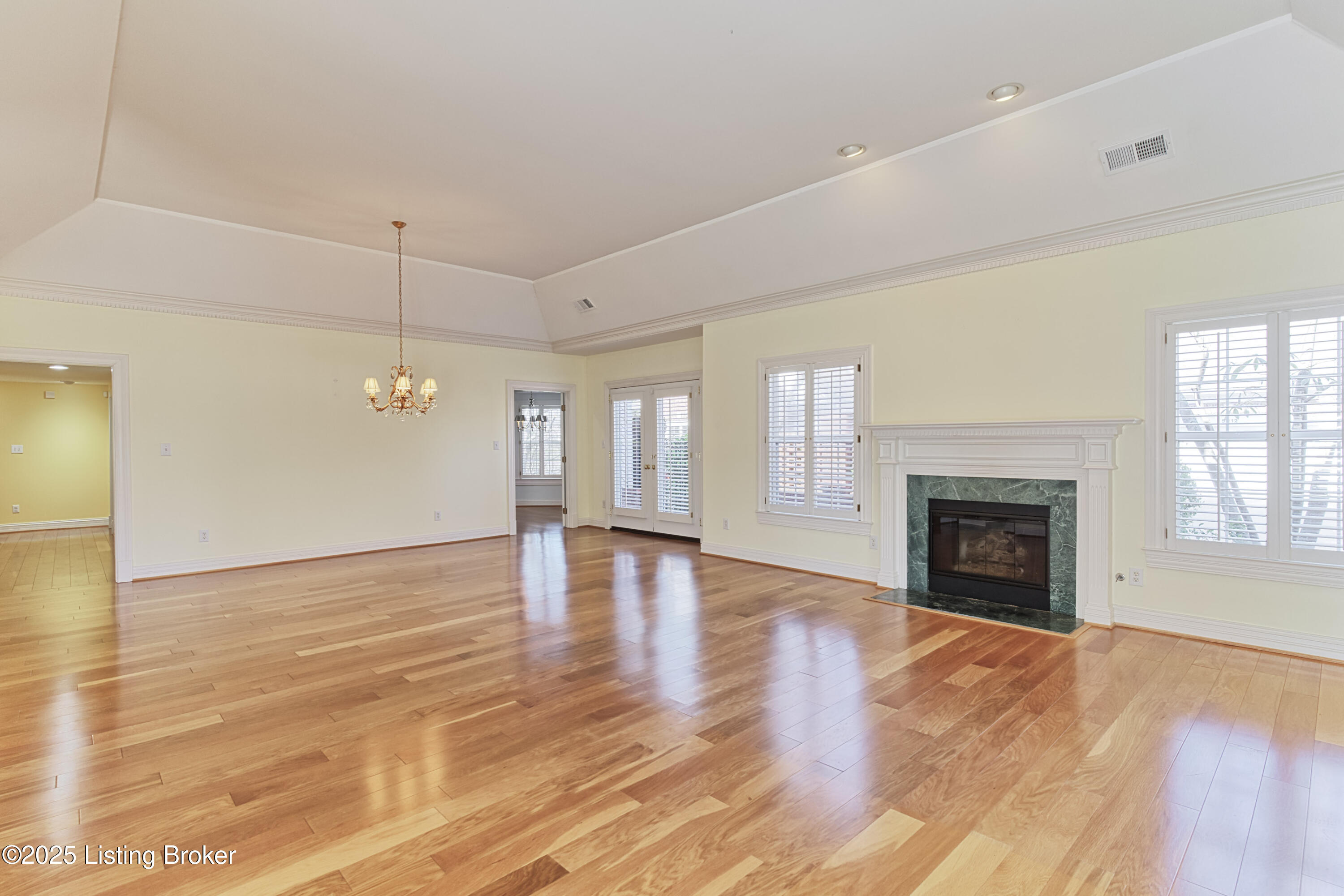 5916 Ashwood Bluff Dr, Louisville, Kentucky image 6