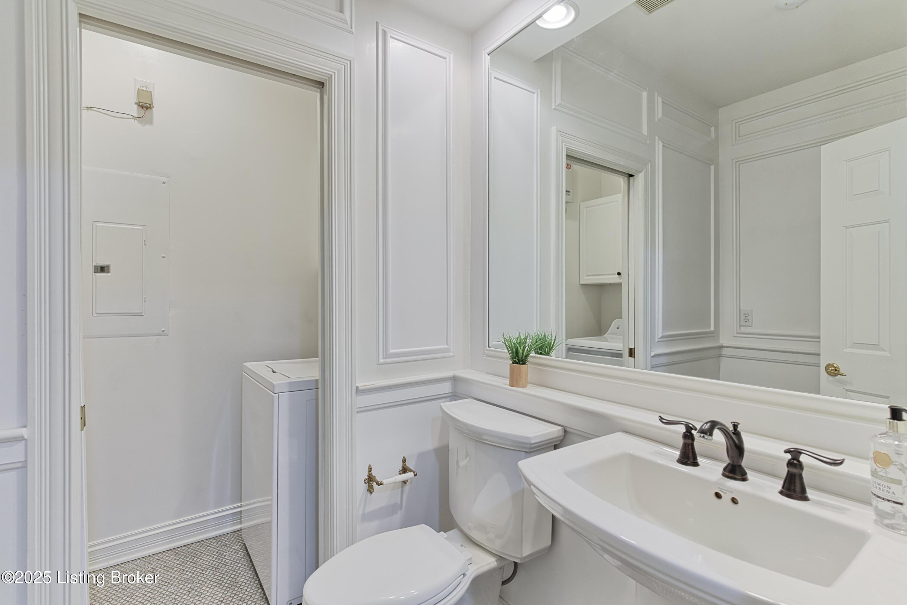 5916 Ashwood Bluff Dr, Louisville, Kentucky image 23