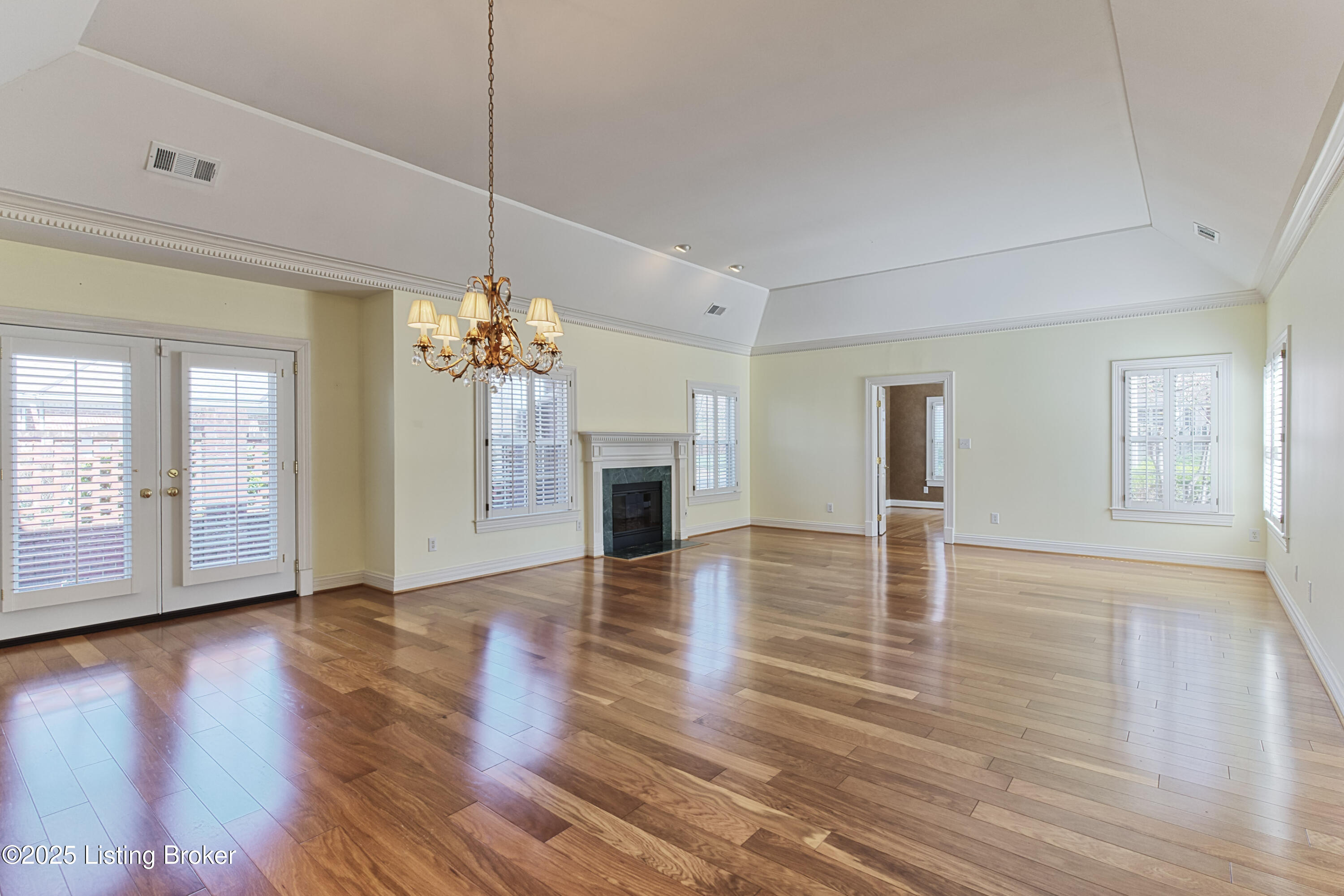 5916 Ashwood Bluff Dr, Louisville, Kentucky image 3