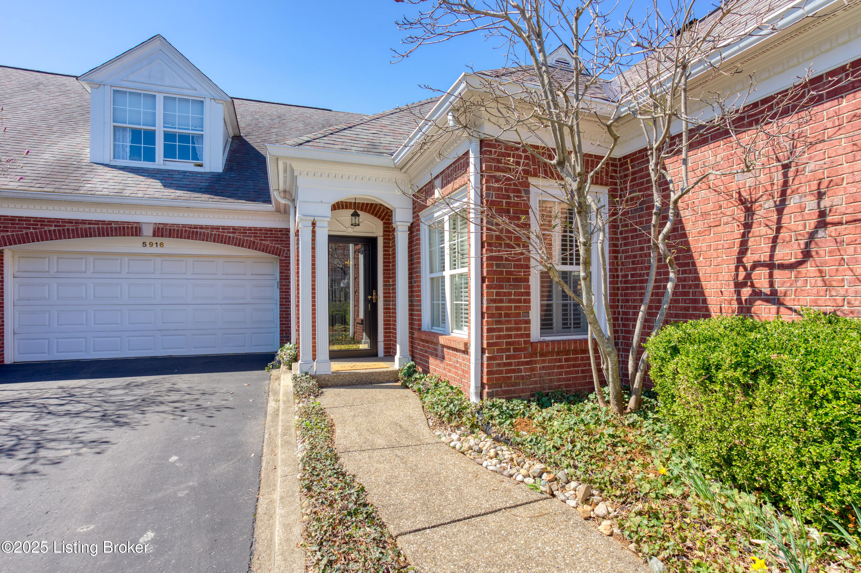 5916 Ashwood Bluff Dr, Louisville, Kentucky image 1