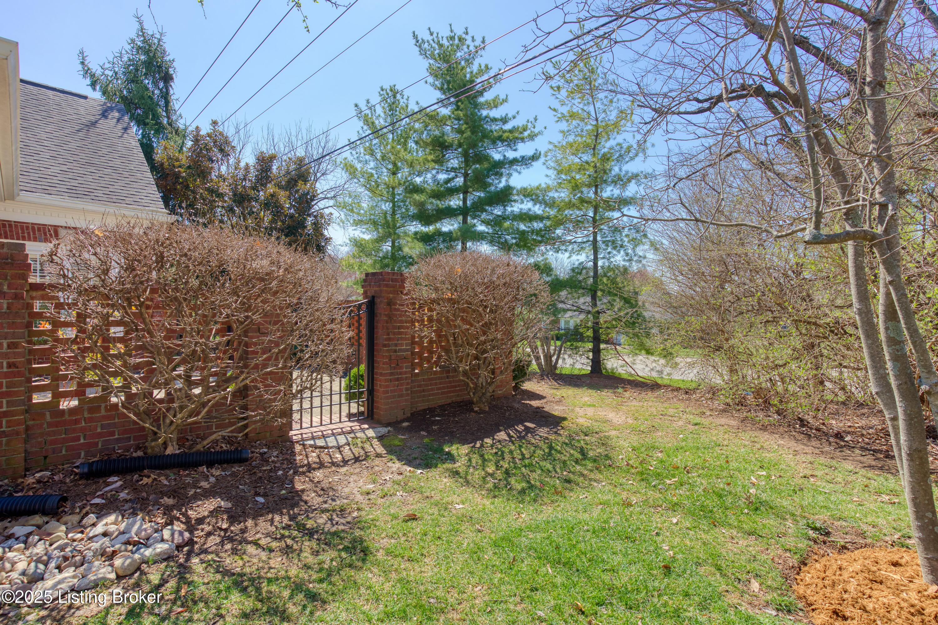 5916 Ashwood Bluff Dr, Louisville, Kentucky image 48