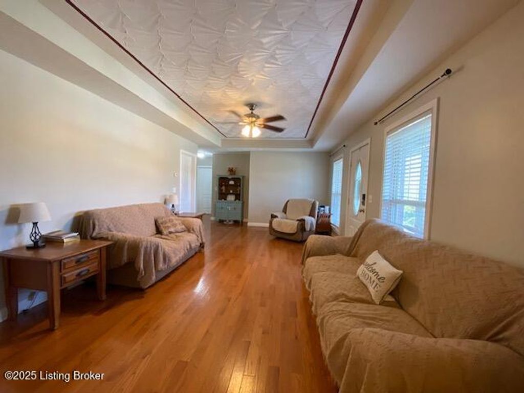 Photo of 105 Springhill Dr, Bardstown, KY 40004 (MLS # 1706992)