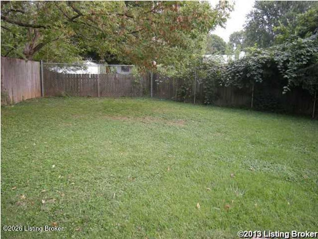 Photo of 219 Flamingo Dr, Louisville, KY 40218 (MLS # 1717450)