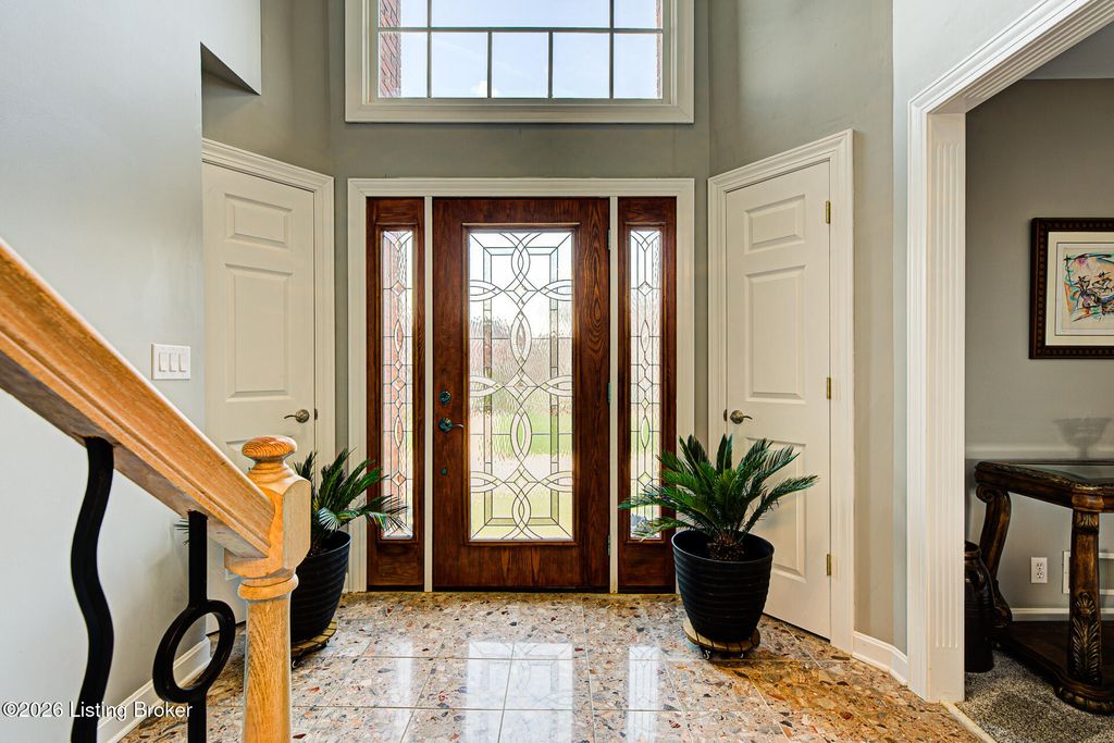 Photo of 7709 Hall Farm Dr, Louisville, KY 40291 (MLS # 1711112)