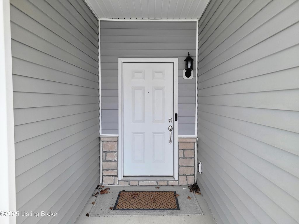 Photo of 3808 Misty Grove Ct, La Grange, KY 40031 (MLS # 1704496)