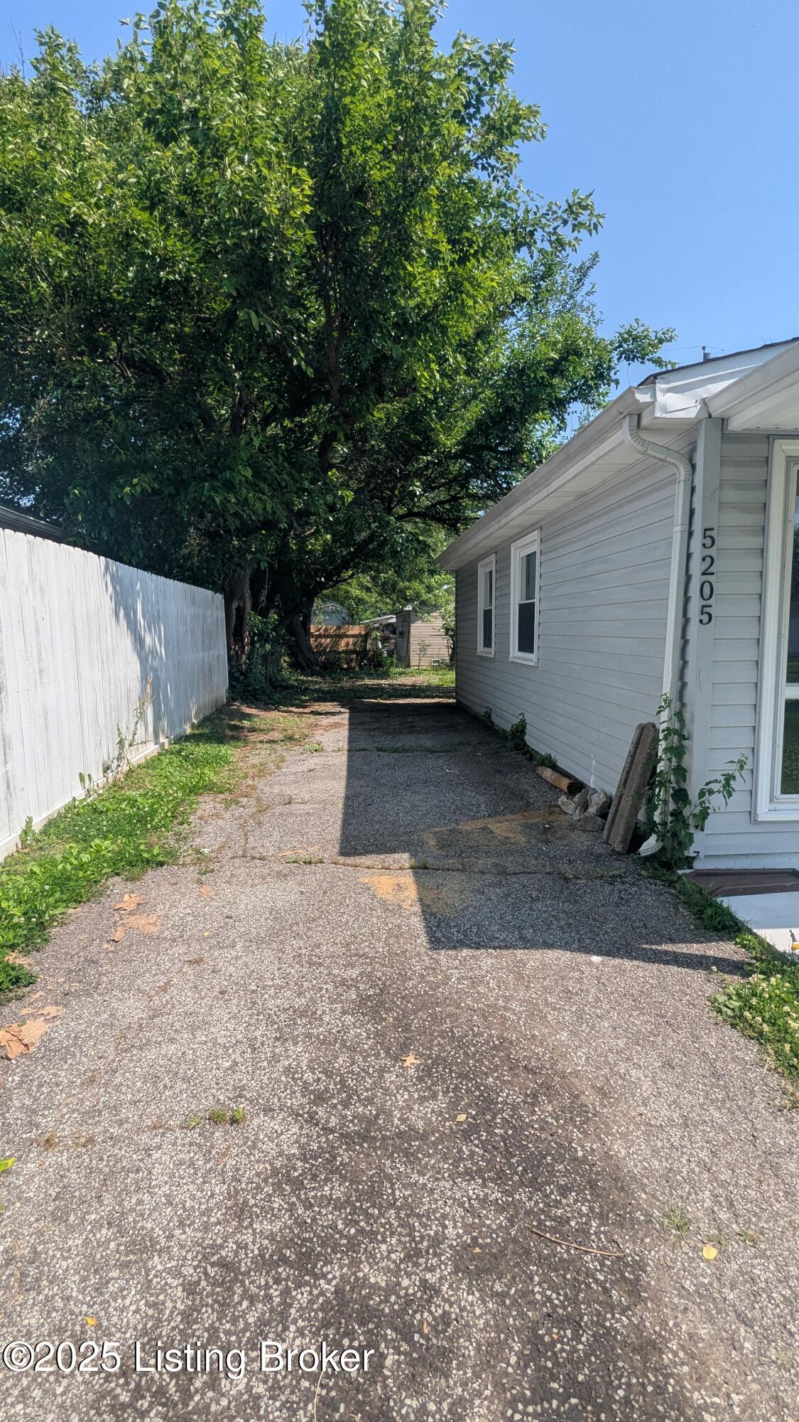 5205 Delaware Dr, Louisville, Pennsylvania image 4