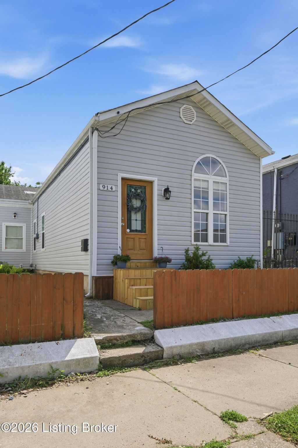 Photo of 914 E St Catherine St, Louisville, KY 40204 (MLS # 1715965)