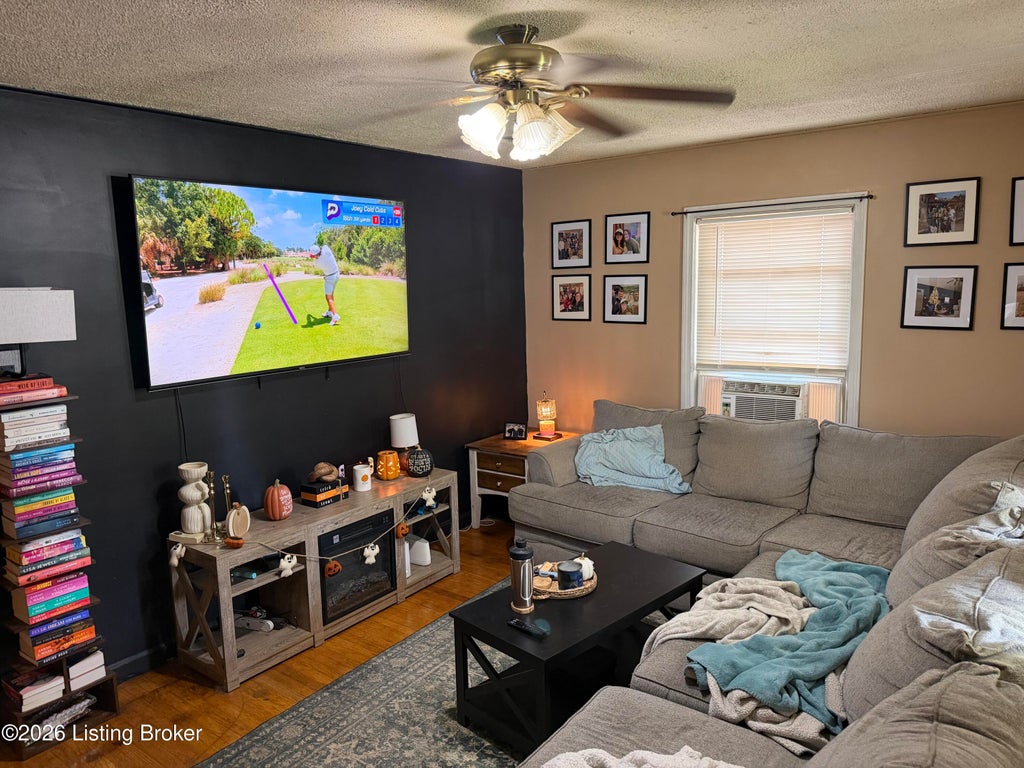 Photo of 310 Chieftain Dr, Louisville, KY 40118 (MLS # 1730829)