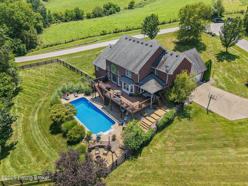 Photo of 3903 Clarke Pl, Crestwood, KY 40014 (MLS # 1694417)