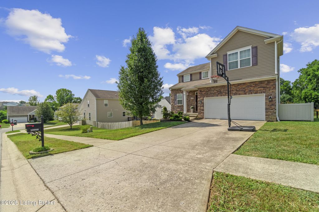 Photo of 10008 Clove Tree Ct, Louisville, KY 40228 (MLS # 1707860)