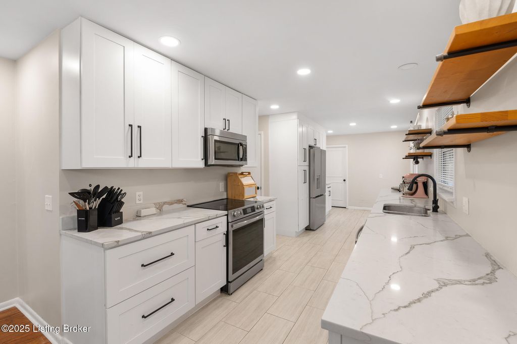 Photo of 673 Seminole Rd, Radcliff, KY 40160 (MLS # 1710657)