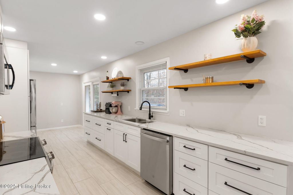 Photo of 673 Seminole Rd, Radcliff, KY 40160 (MLS # 1710657)