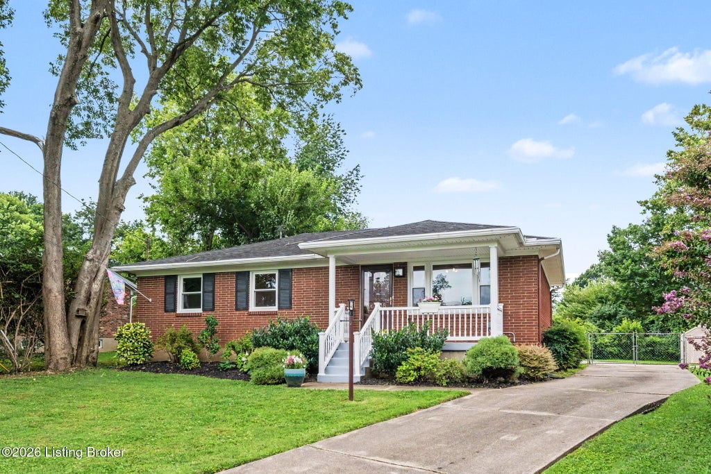 Photo of 6808 Bebe Ct, Louisville, KY 40219 (MLS # 1724145)