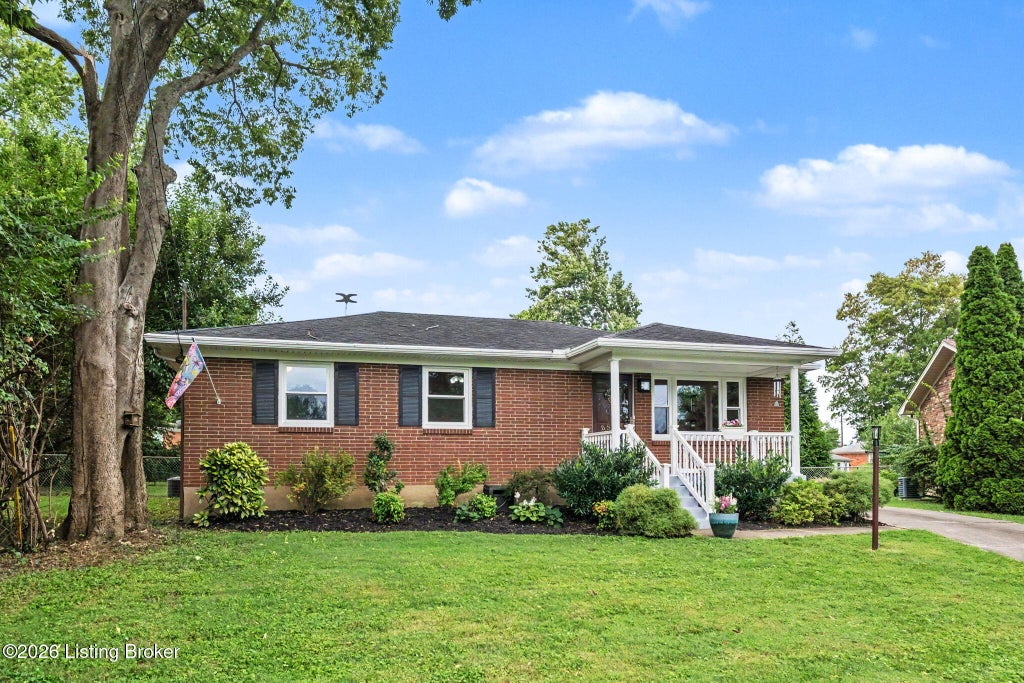 Photo of 6808 Bebe Ct, Louisville, KY 40219 (MLS # 1724145)