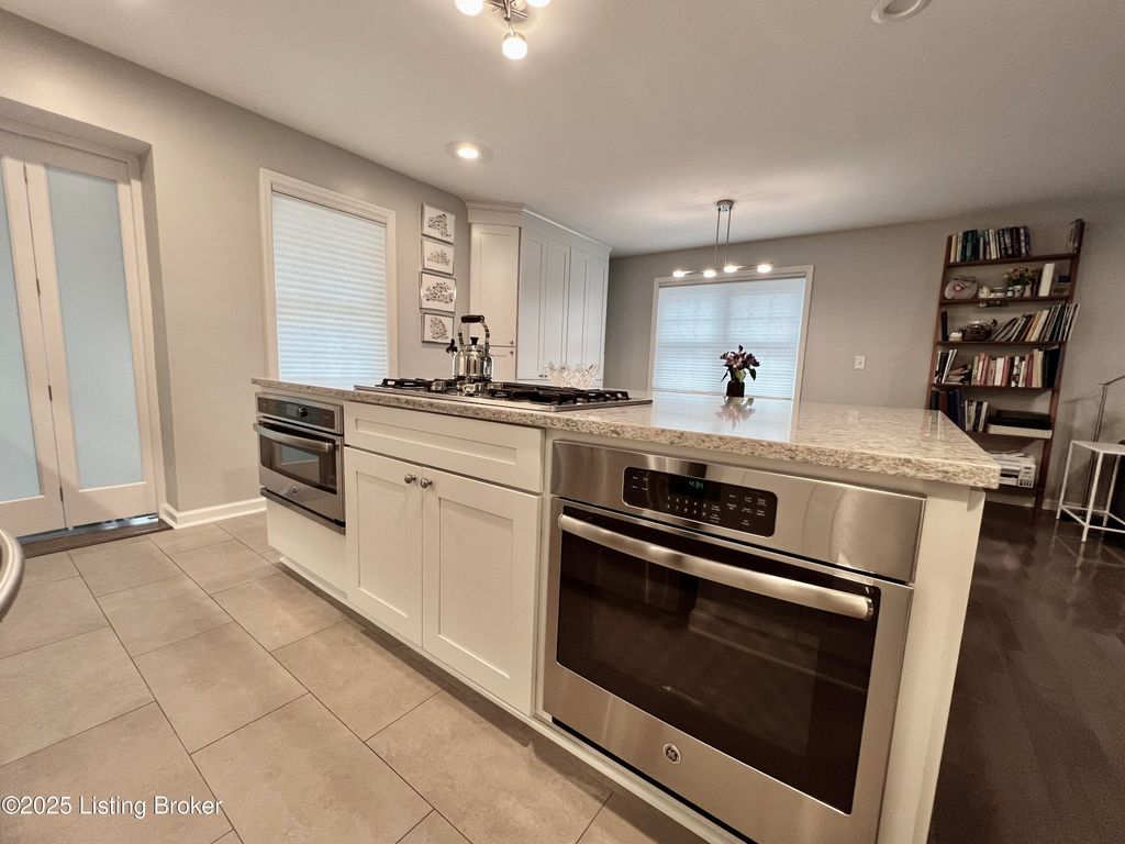 Photo of 2312 Tyler Ln, Louisville, KY 40205 (MLS # 1706033)