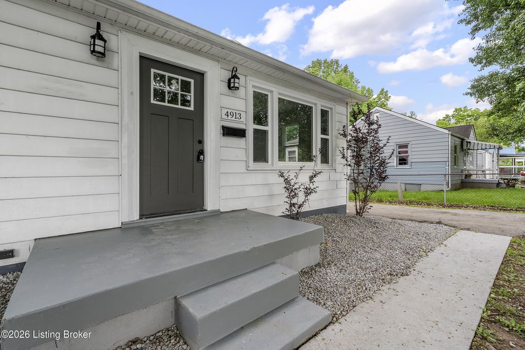 Photo of 4913 Feys Dr, Louisville, KY 40216 (MLS # 1717458)