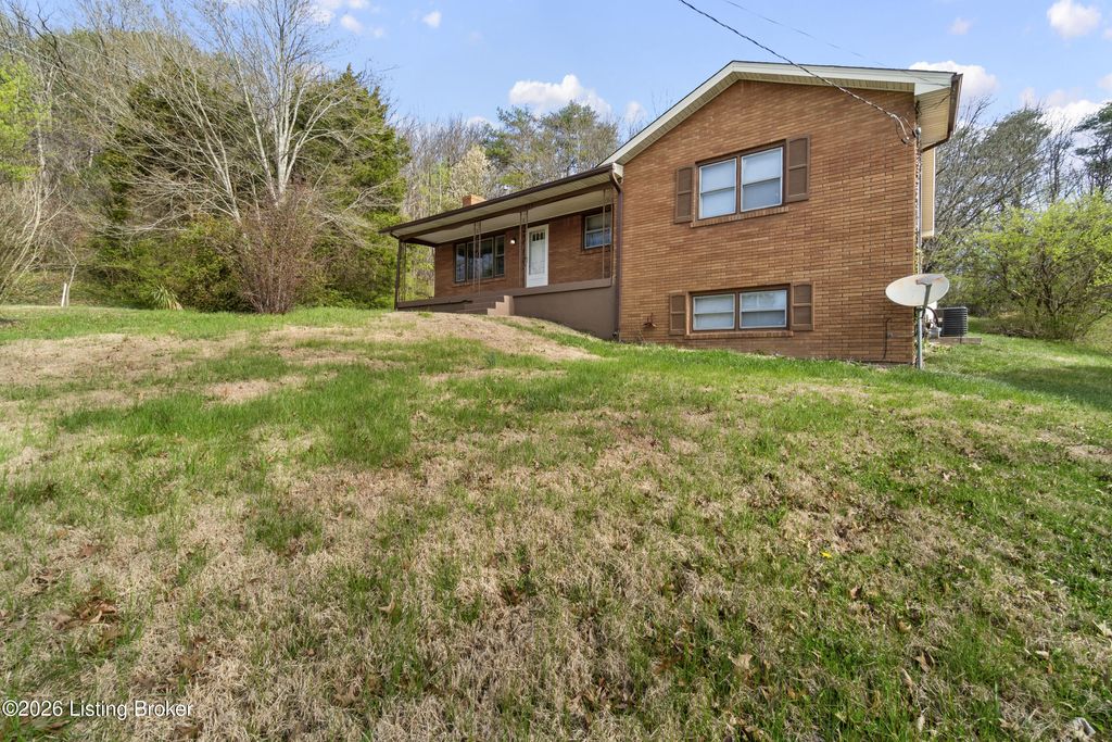 Photo of 515 Candlelight Ln, Louisville, KY 40214 (MLS # 1712054)