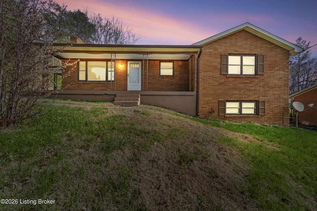 Photo of 515 Candlelight Ln, Louisville, KY 40214 (MLS # 1712054)