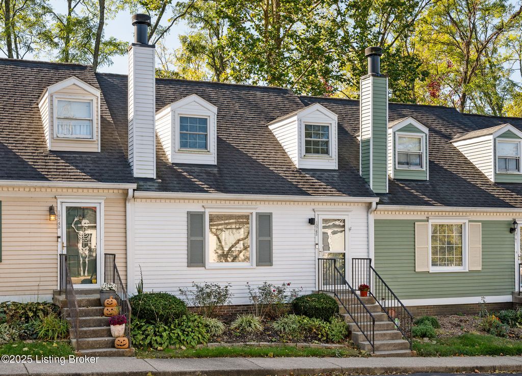 Photo of 10745 Colonial Woods Ct, Louisville, KY 40223 (MLS # 1701584)
