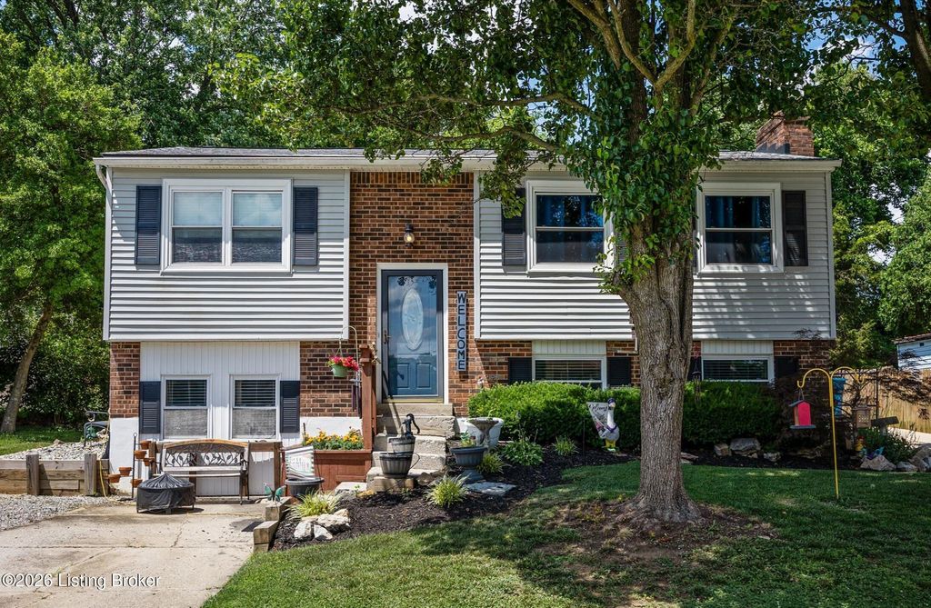Photo of 6705 William Clark Dr, Louisville, KY 40228 (MLS # 1719052)