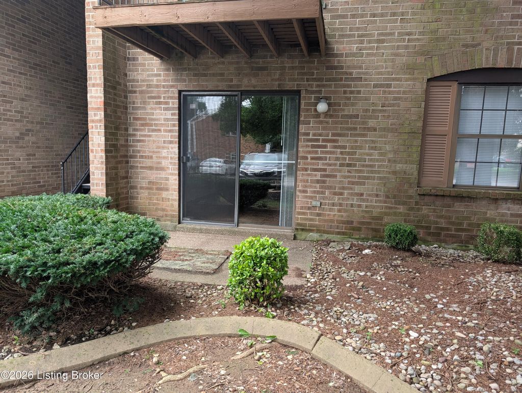 Photo of 6510 Six Mile Ln #APT 4, Louisville, KY 40218 (MLS # 1723063)