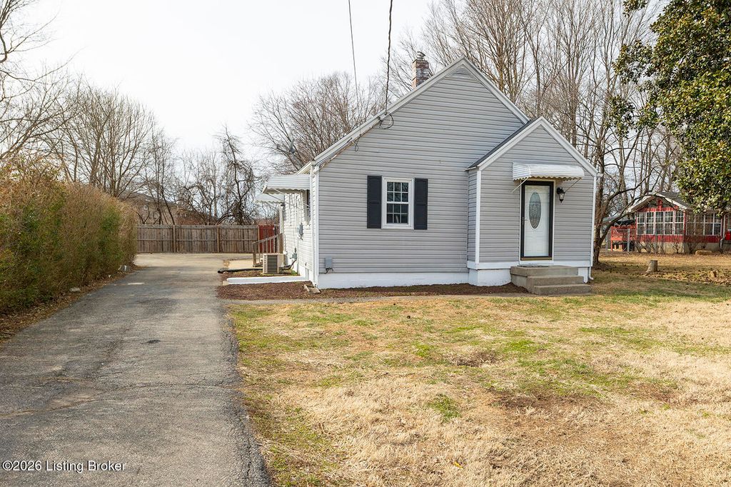 Photo of 10324 Deering Rd, Louisville, KY 40272 (MLS # 1709613)