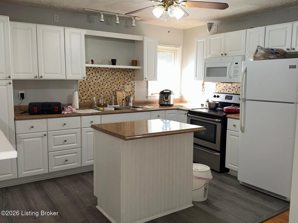 Photo of 1112 Clay Ave, Louisville, KY 40219 (MLS # 1730949)