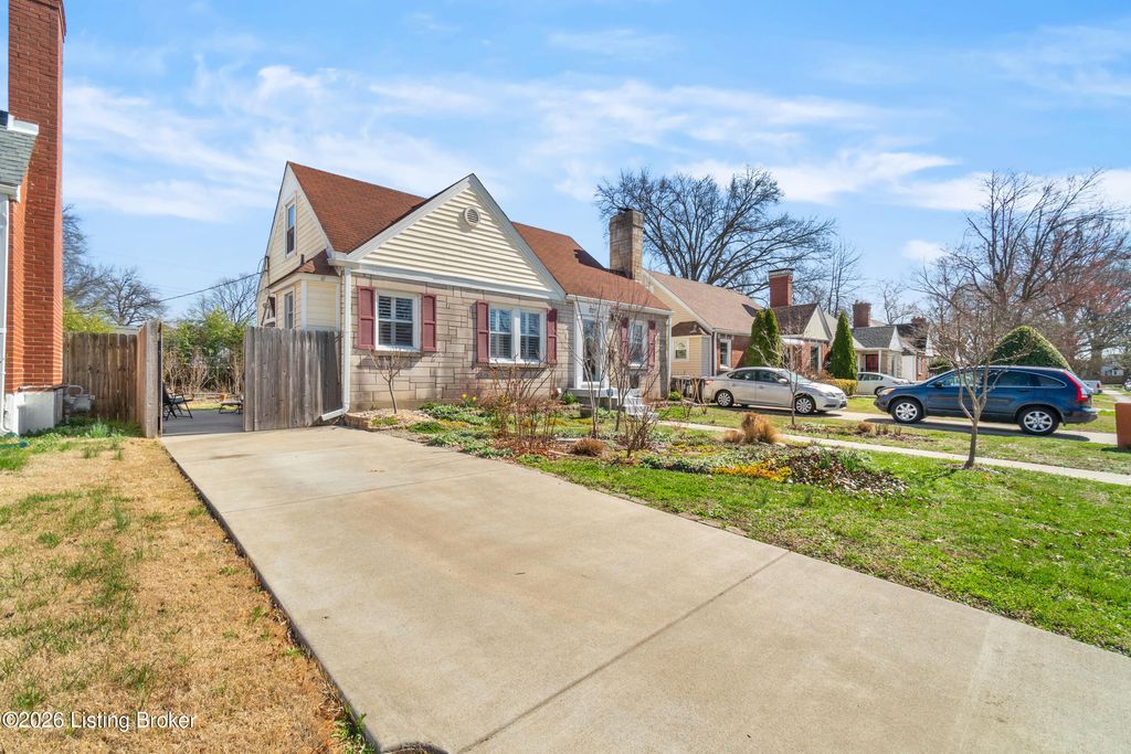 Photo of 527 Forum Ave, Louisville, KY 40214 (MLS # 1712031)