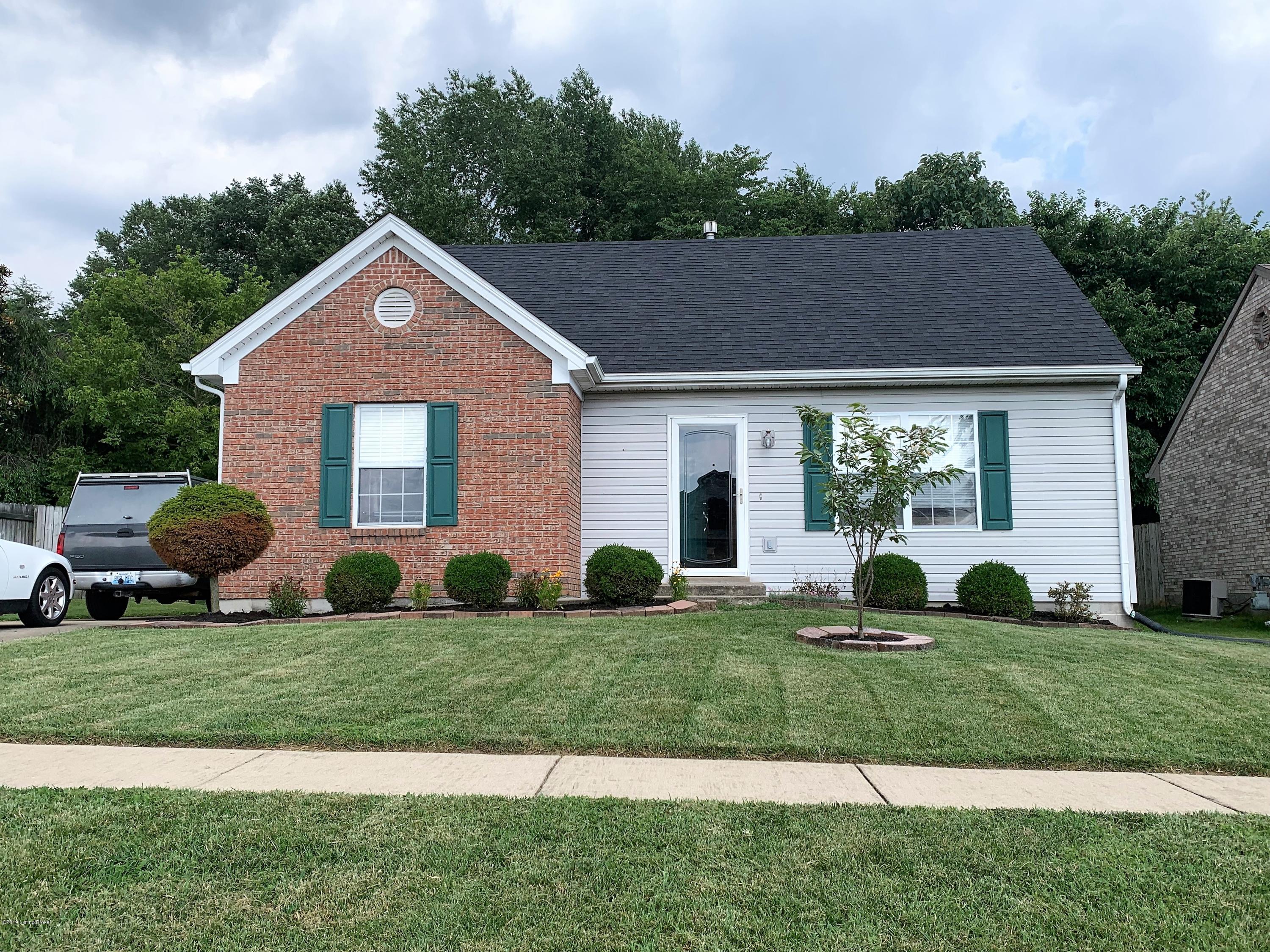 Photo 1 of 39 — 10109 Park Lake Dr, Louisville, KY 40229