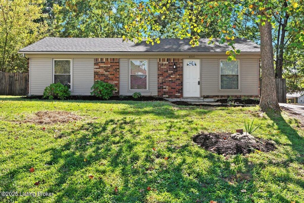 Photo of 8215 Candelabrum Pl, Louisville, KY 40214 (MLS # 1701625)