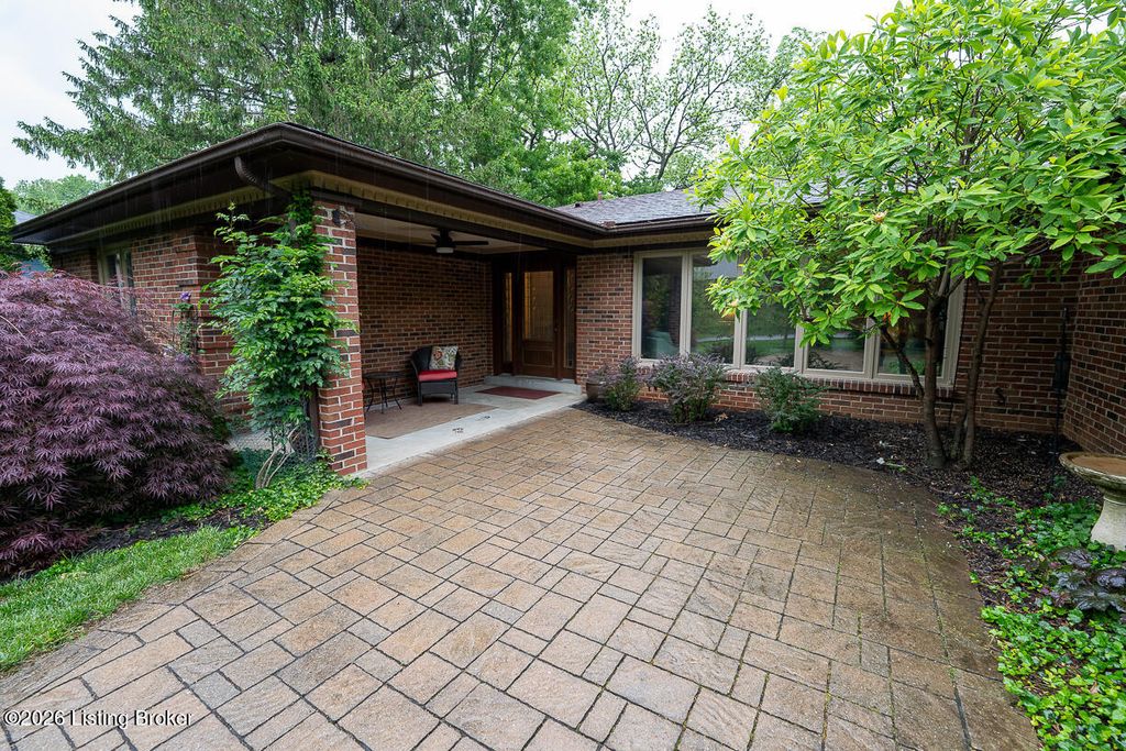 Photo of 2401 Tavener Dr, Louisville, KY 40242 (MLS # 1717272)
