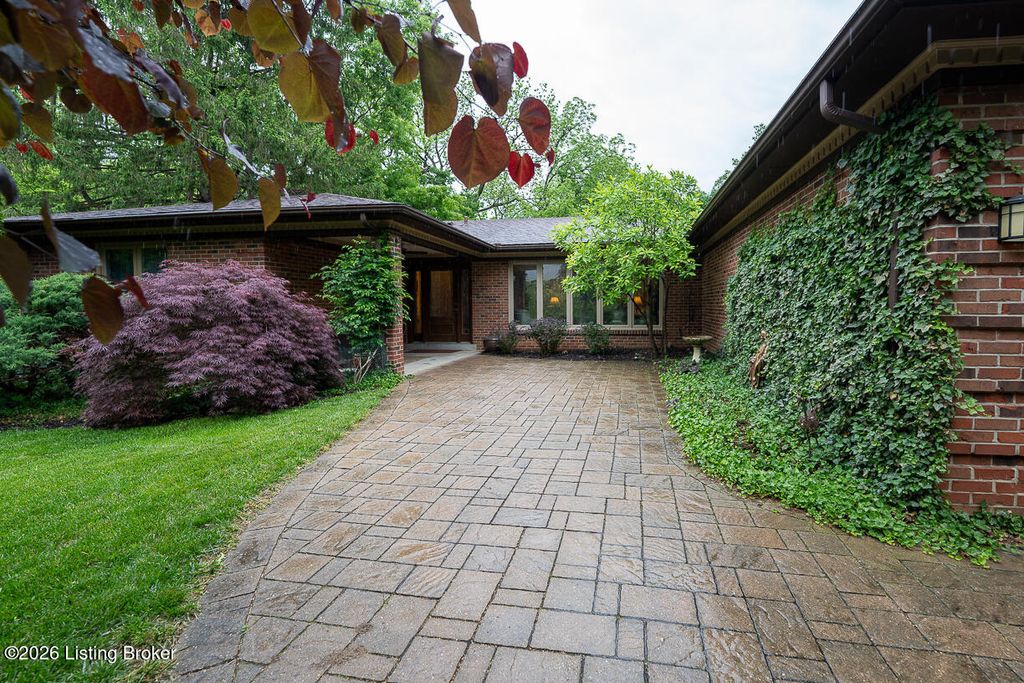 Photo of 2401 Tavener Dr, Louisville, KY 40242 (MLS # 1717272)