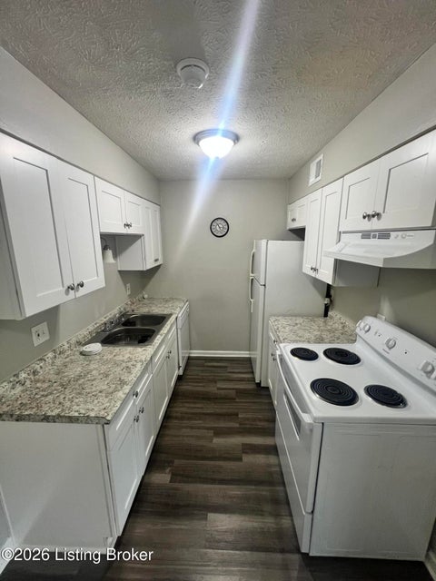 Apartment For Rent - 6500 Hackel Dr #3<br/> Jefferson County, Louisville, KY 40258